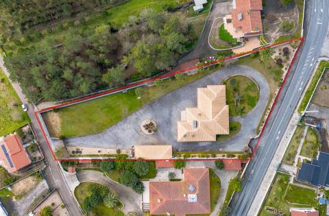 Moradia de Luxo T4 em Cerca, Maceira