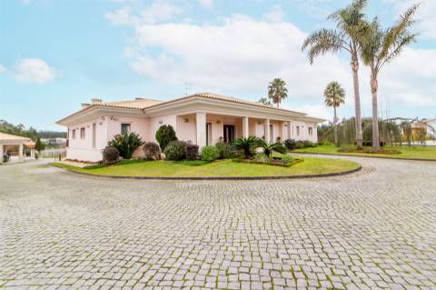 Moradia de Luxo T4 em Cerca, Maceira