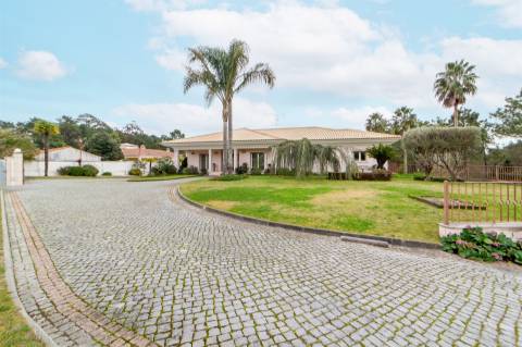 Moradia de Luxo T4 em Cerca, Maceira