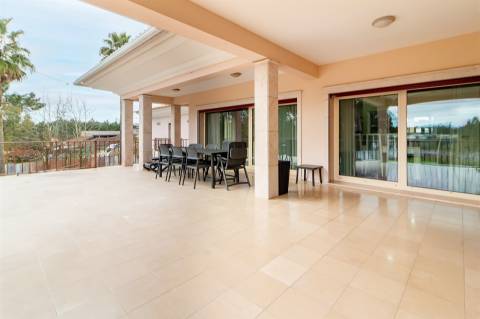 Moradia de Luxo T4 em Cerca, Maceira