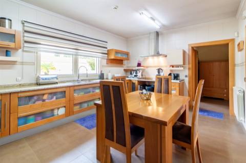 Moradia de Luxo T4 em Cerca, Maceira