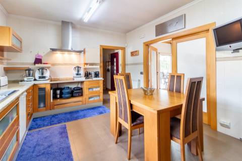 Moradia de Luxo T4 em Cerca, Maceira