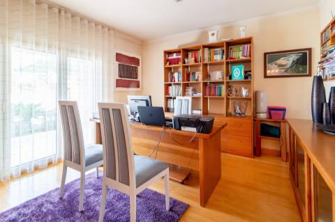 Moradia de Luxo T4 em Cerca, Maceira