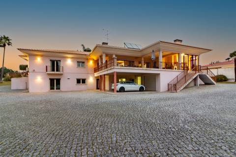 Moradia de Luxo T4 em Cerca, Maceira