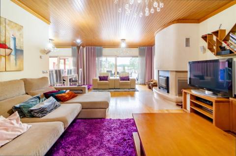 Moradia de Luxo T4 em Cerca, Maceira