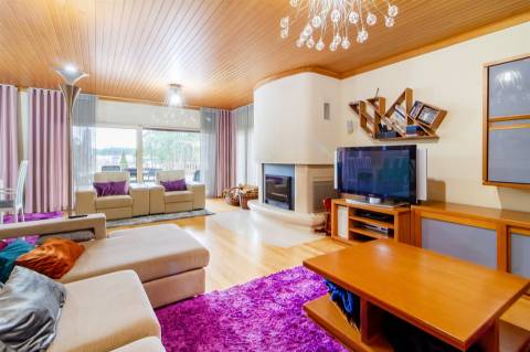 Moradia de Luxo T4 em Cerca, Maceira