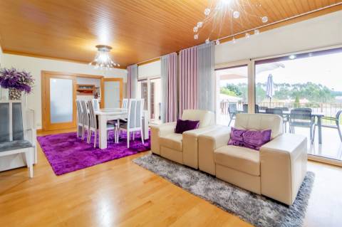 Moradia de Luxo T4 em Cerca, Maceira