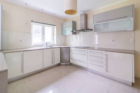 Moradia T4 em Caranguejeira – Leiria