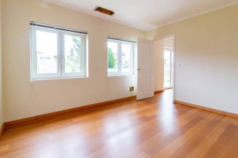 Moradia T4 em Caranguejeira – Leiria