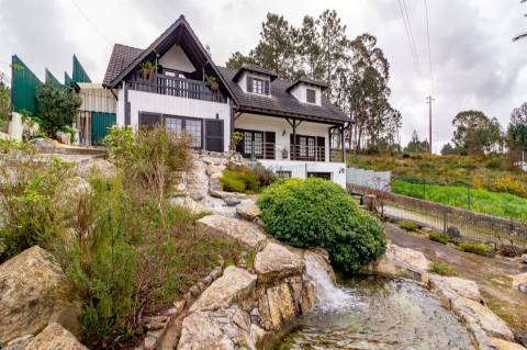 Moradia  T5 em Telheiro, Maceira