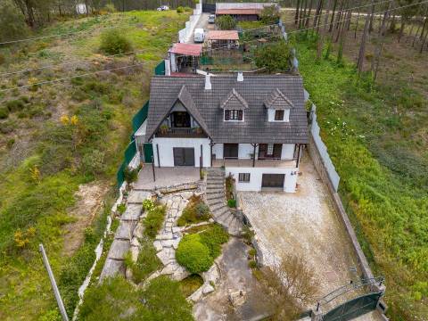 Moradia  T5 em Telheiro, Maceira