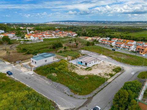 Lote de Terreno com 493m², para Construção de Moradia Unifamiliar!