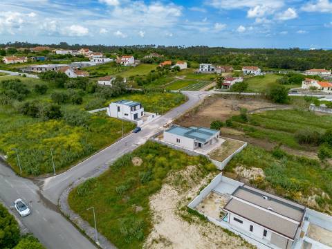 Lote de Terreno com 493m², para Construção de Moradia Unifamiliar!