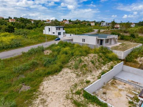 Lote de Terreno com 493m², para Construção de Moradia Unifamiliar!