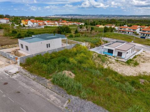 Lote de Terreno com 493m², para Construção de Moradia Unifamiliar!
