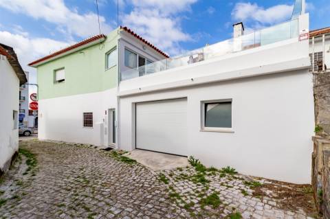 Apartamento T3 totalmente remodelado, no Centro de Pataias