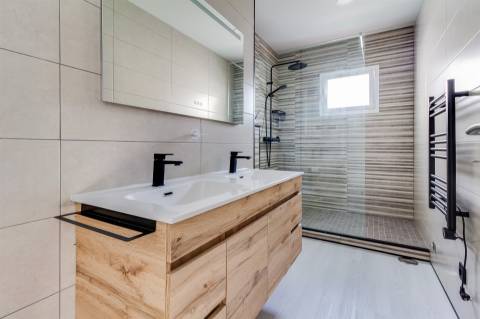 Apartamento T3 totalmente remodelado, no Centro de Pataias