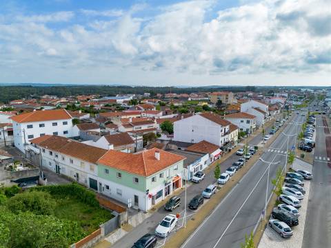 Apartamento T3 totalmente remodelado, no Centro de Pataias