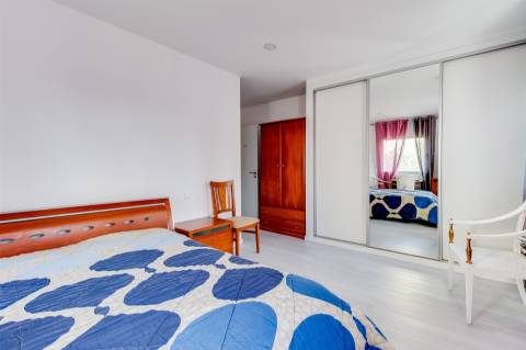 Apartamento T3 totalmente remodelado, no Centro de Pataias