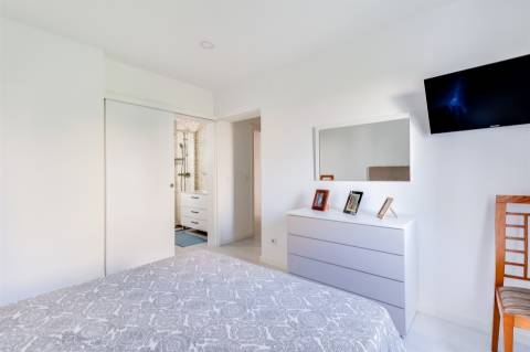 Apartamento T3 totalmente remodelado, no Centro de Pataias