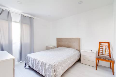 Apartamento T3 totalmente remodelado, no Centro de Pataias