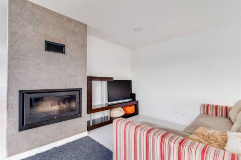 Apartamento T3 totalmente remodelado, no Centro de Pataias