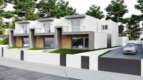 Moradia T3+1 em construção, em Milagres, Leiria