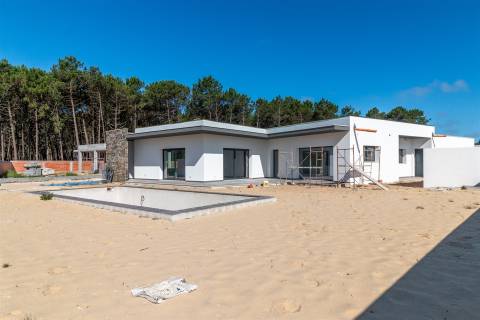 Moradia T3 Térrea de Arquitetura Moderna em Pataias | Alcobaça