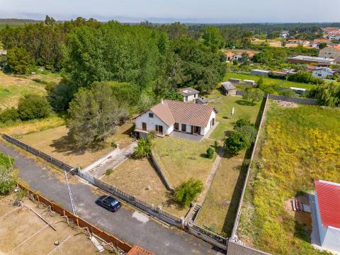 Moradia Isolada em Garcia, Marinha Grande