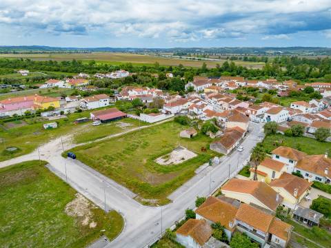 Lote de Terreno com  2882 m², para Construção de Moradias Unifamiliar!