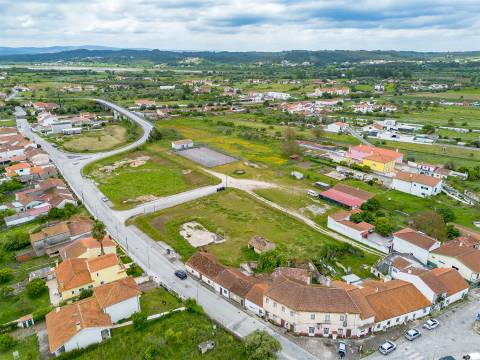 Lote de Terreno com  2882 m², para Construção de Moradias Unifamiliar!
