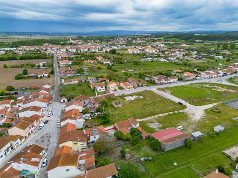 Lote de Terreno com  2882 m², para Construção de Moradias Unifamiliar!