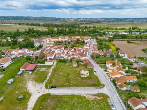 Lote de Terreno com  2882 m², para Construção de Moradias Unifamiliar!