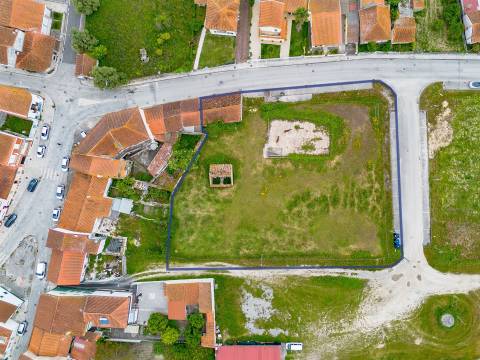 Lote de Terreno com  2882 m², para Construção de Moradias Unifamiliar!