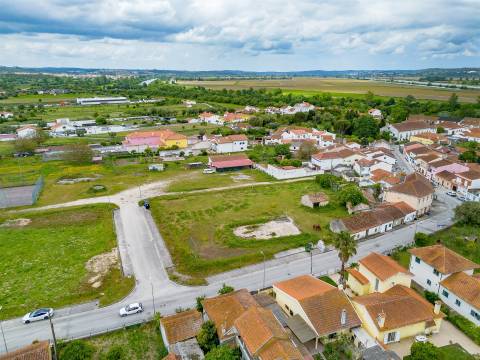 Lote de Terreno com  2882 m², para Construção de Moradias Unifamiliar!