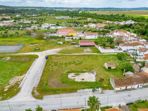 Lote de Terreno com  2882 m², para Construção de Moradias Unifamiliar!
