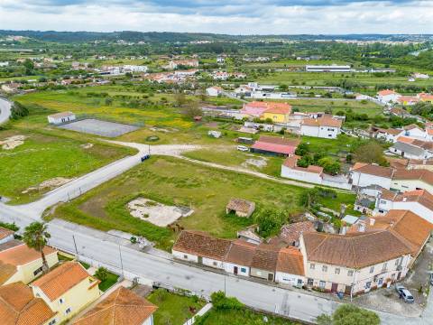 Lote de Terreno com  2882 m², para Construção de Moradias Unifamiliar!