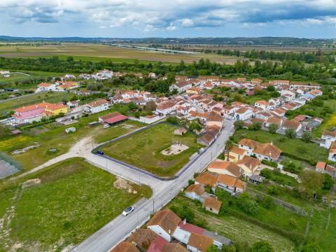 Lote de Terreno com  2882 m², para Construção de Moradias Unifamiliar!