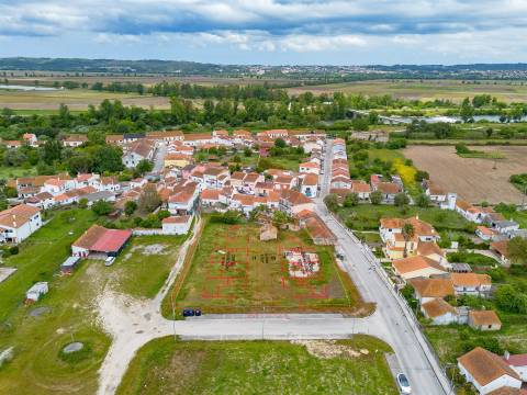 Lote de Terreno com  2882 m², para Construção de Moradias Unifamiliar!