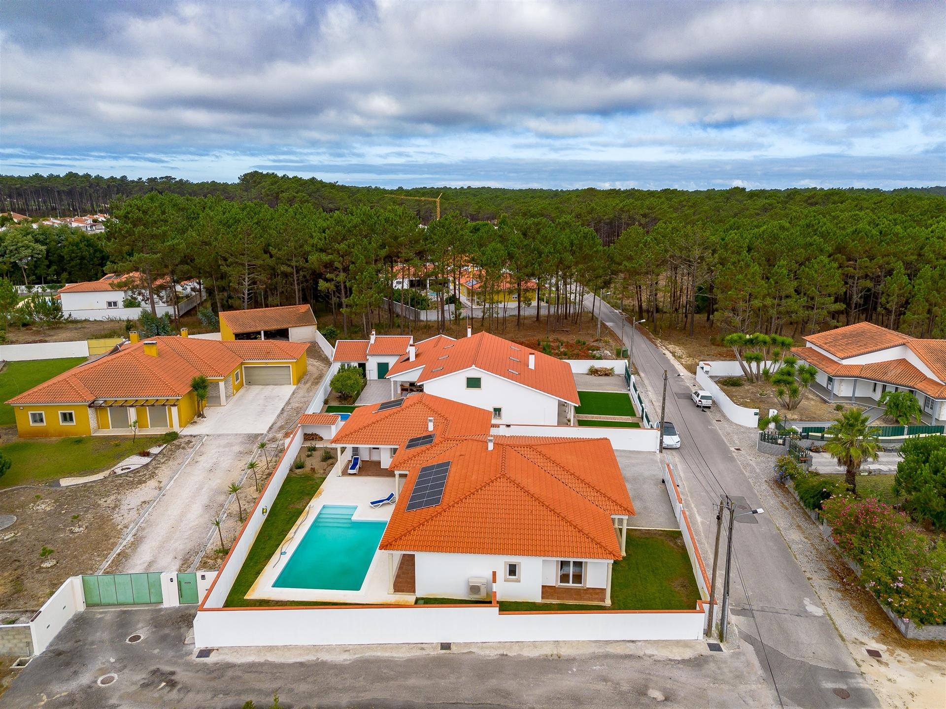 Moradia Térrea T4 com Piscina em Pataias &#124; Alcobaça