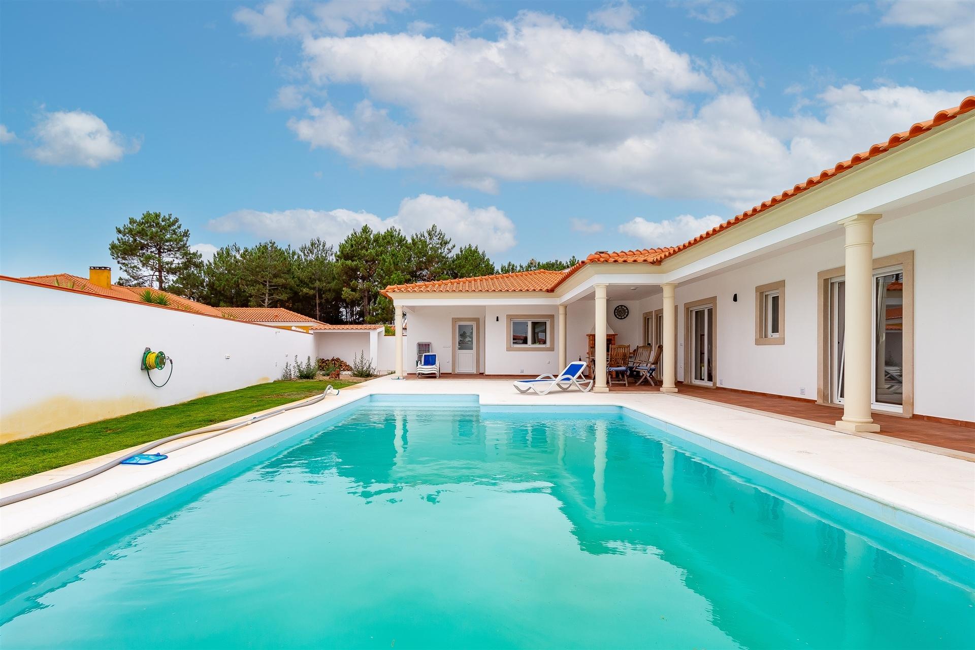 Moradia Térrea T4 com Piscina em Pataias &#124; Alcobaça
