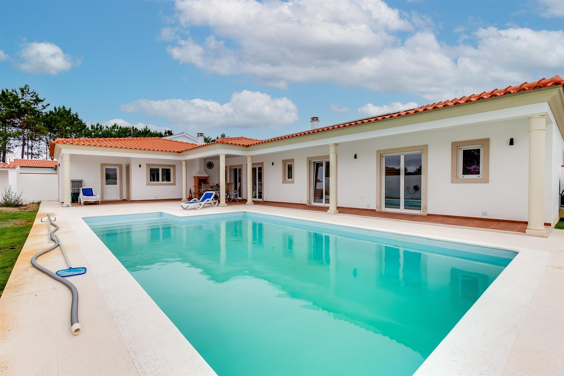 Moradia Térrea T4 com Piscina em Pataias &#124; Alcobaça