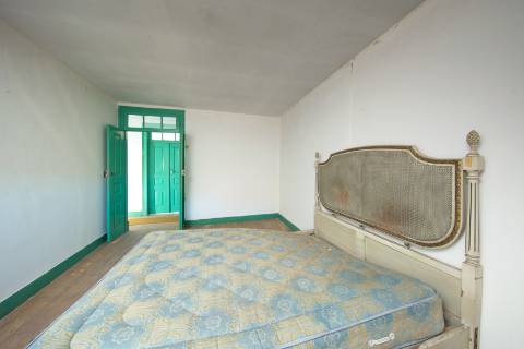 Prédio com Projeto Aprovado no Centro do Louriçal