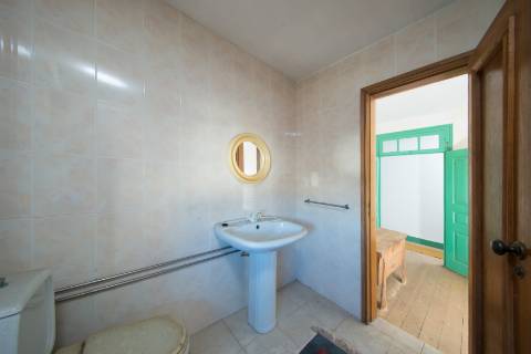 Prédio com Projeto Aprovado no Centro do Louriçal