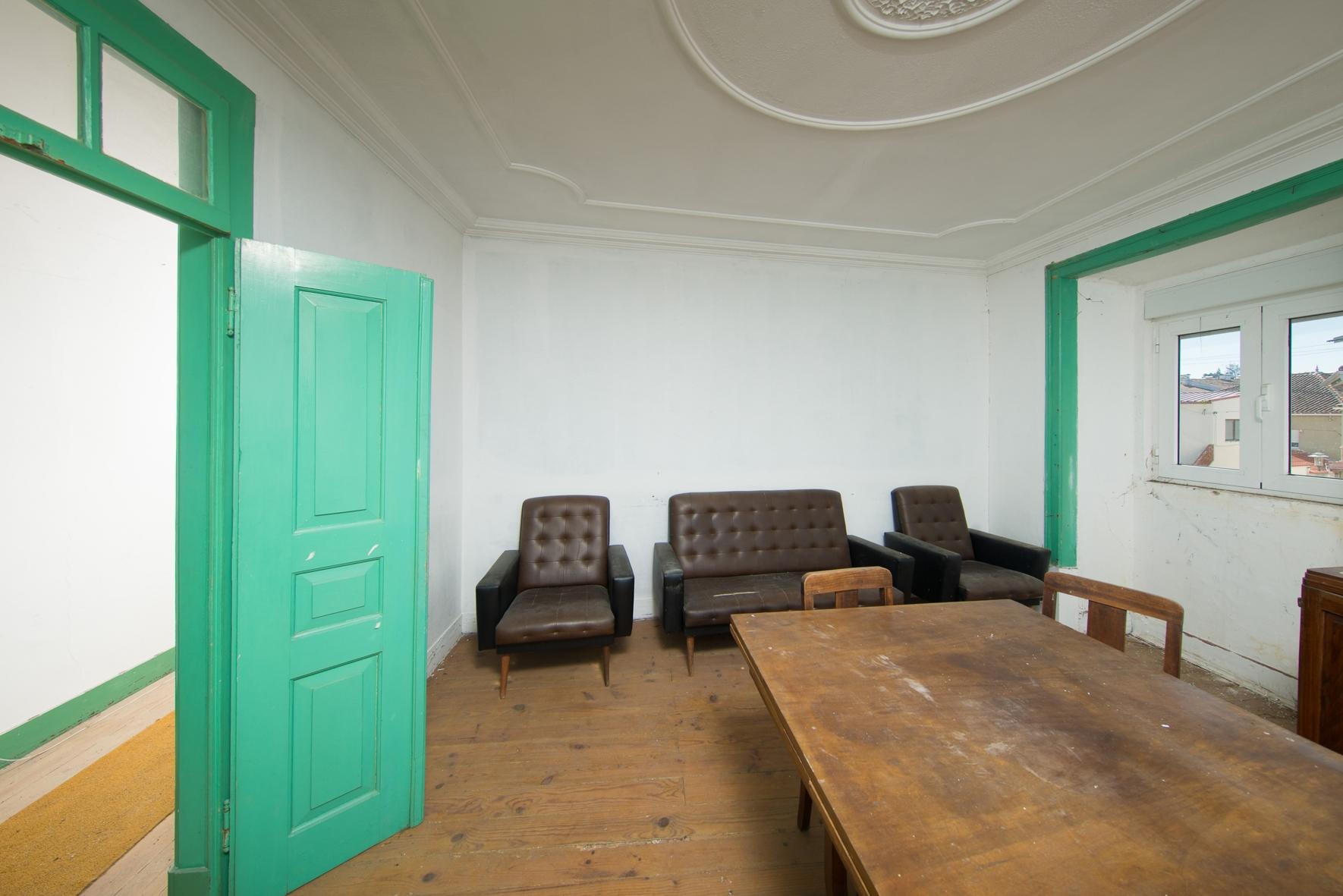 Prédio com Projeto Aprovado no Centro do Louriçal