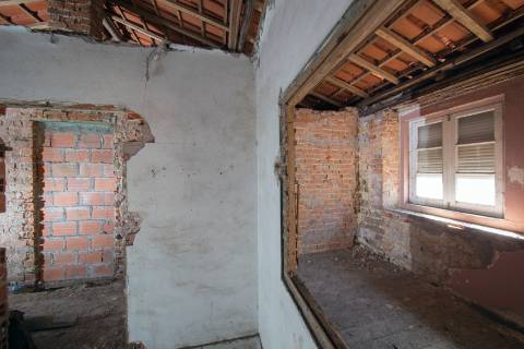 Prédio com Projeto Aprovado no Centro do Louriçal