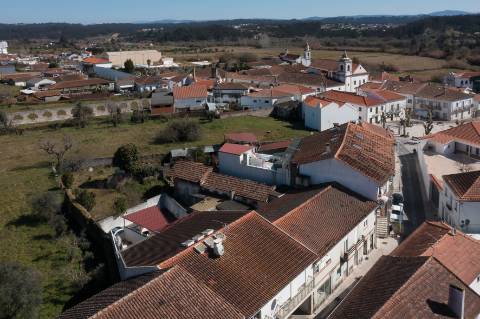 Prédio com Projeto Aprovado no Centro do Louriçal