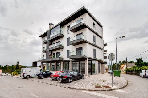 Loja de Rua em Zona Pedonal – Meirinhas, Pombal