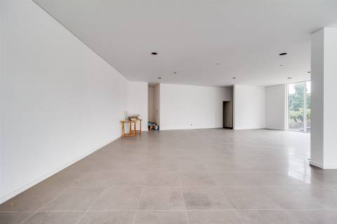 Loja de Rua em Zona Pedonal – Meirinhas, Pombal