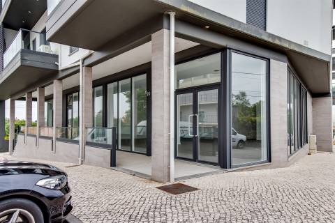 Loja de Rua em Zona Pedonal – Meirinhas, Pombal